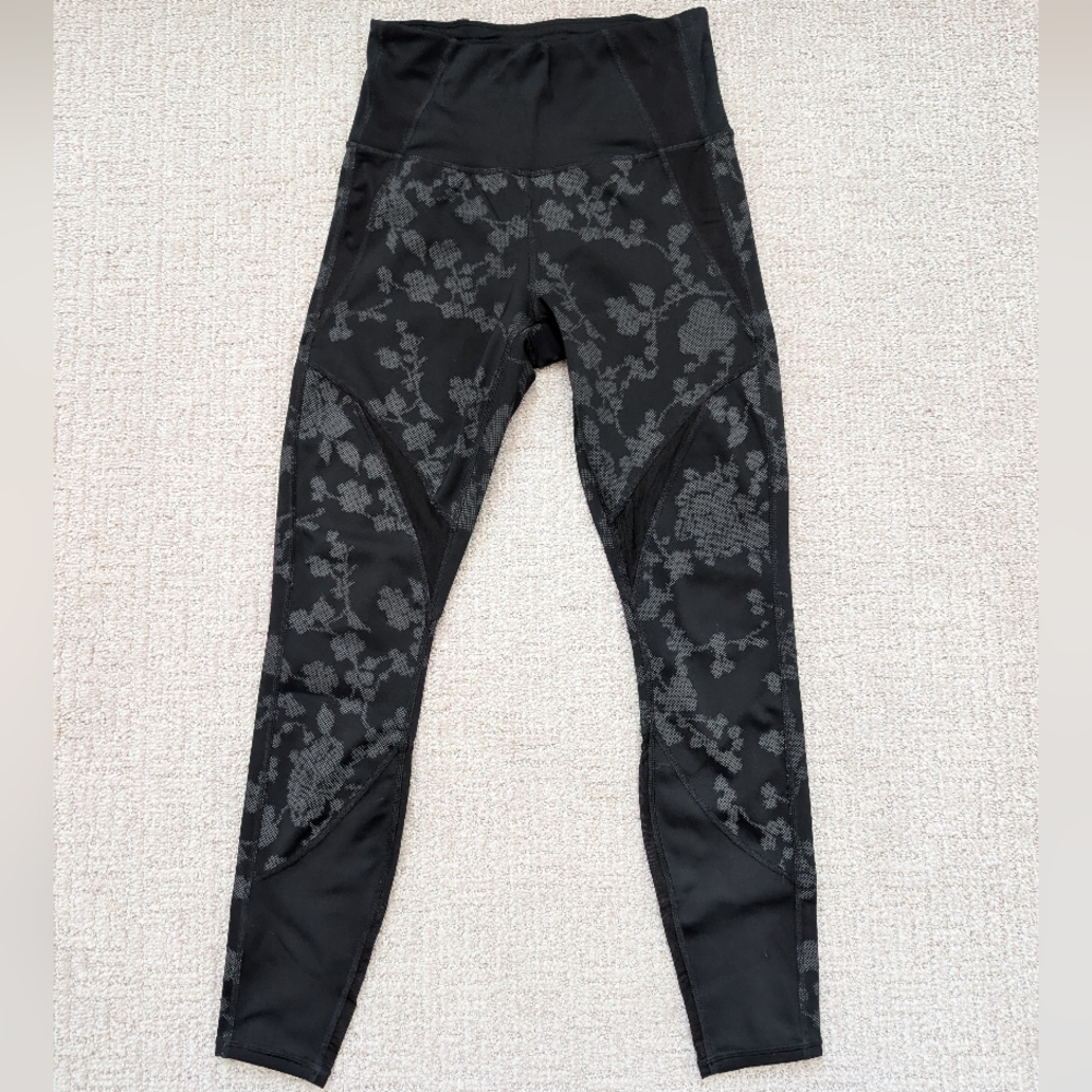 Athleta Reflective Moonlight Precision 7/8 tights, size XS